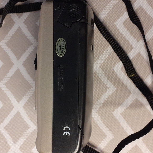 Vivitar PK 3587 Focus Free Point and Shoot 35 mm Camera Untested - Picture 3 of 10